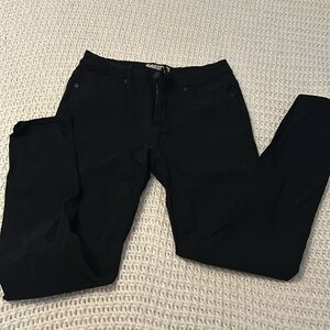 NWOT BLACK skinny jegging